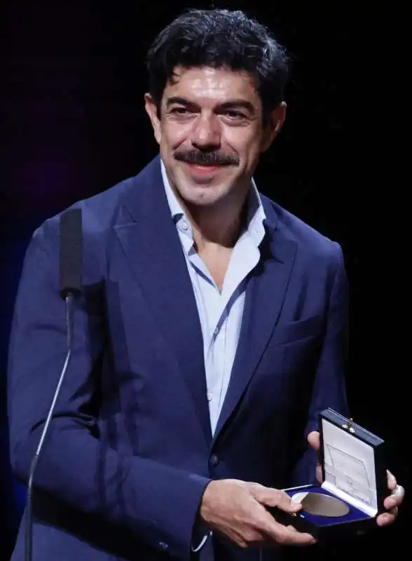 pierfrancesco favino   premio guido carli 2023  