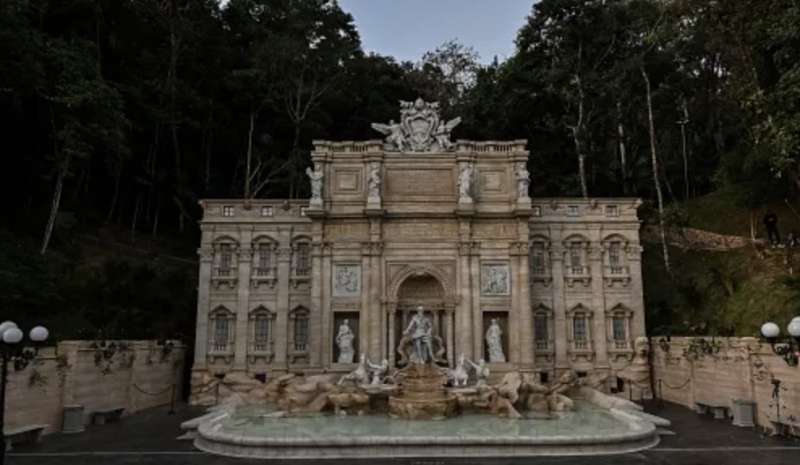 riproduzione della fontana di trevi in brasile 3