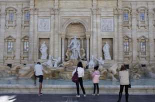 riproduzione della fontana di trevi in brasile 5