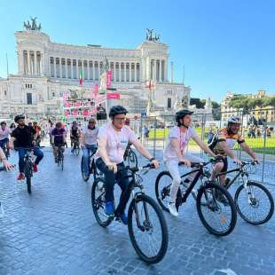 ROBERTO GUALTIERI CON LA MAGLIA ROSA AL GIRO D ITALIA