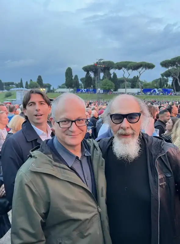 roberto gualtieri e dago al concerto di bruce springsteen a roma