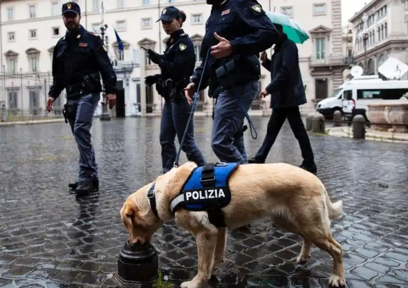 ROMA - CONTROLLI DI POLIZIA A PALAZZO CHIGI PRIMA DELL ARRIVO DI ZELENSKY 