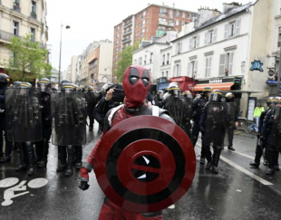 scontri e arresti al corteo del primo maggio a parigi 2