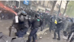 scontri e arresti al corteo del primo maggio a parigi 7