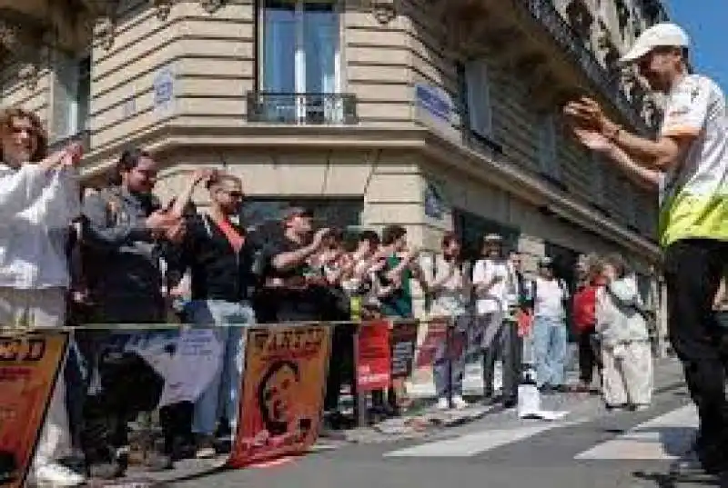 SCONTRI POLIZIA ATTIVISTI DEL CLIMA PARIGI 56