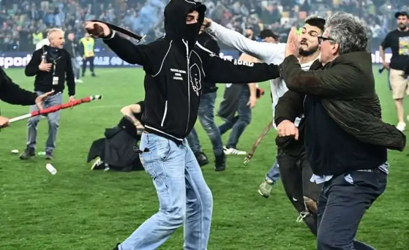 scontri tra tifosi udinese napoli 1