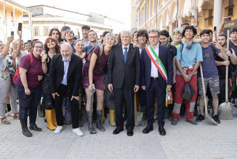 SERGIO MATTARELLA A FAENZA CON STEFANO BONACCINI, IL SINDACO MASSIMO ISOLA E I VOLONTARI