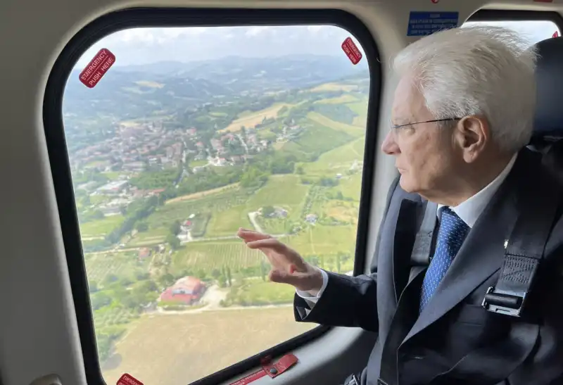 sergio mattarella visita le zone colpite dall alluvione in emilia romagna 10