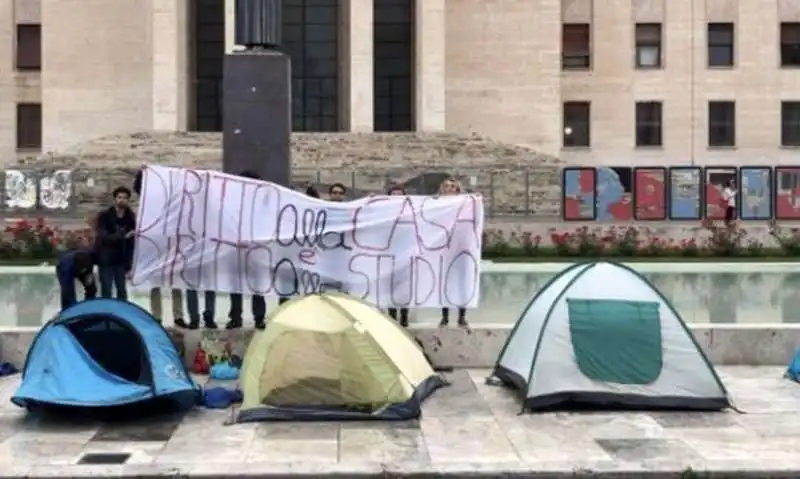 STUDENTI IN TENDA ALLA SAPIENZA DI ROMA 