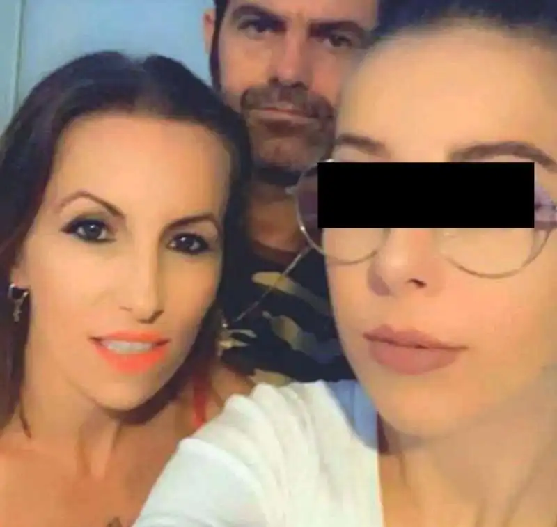 taulant malaj con la moglie tefta e la figlia gessica 