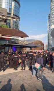 tentato rapimento di un bambino in piazza gae aulenti a milano