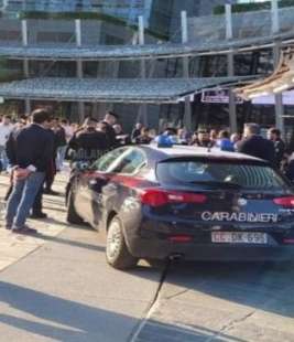 tentato rapimento di un bambino in piazza gae aulenti a milano