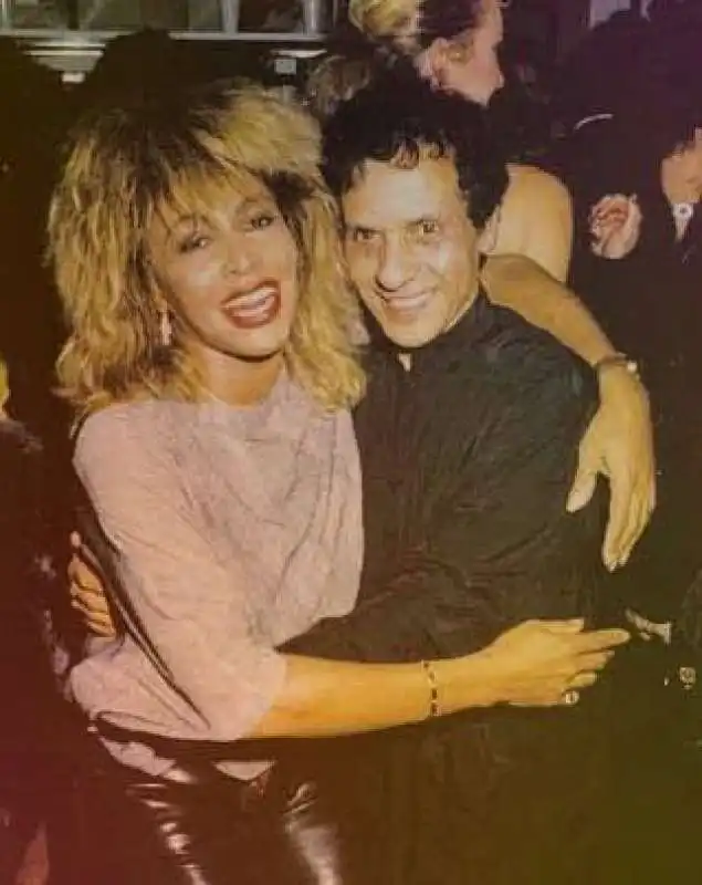 TINA TURNER AZZEDINE ALAIA