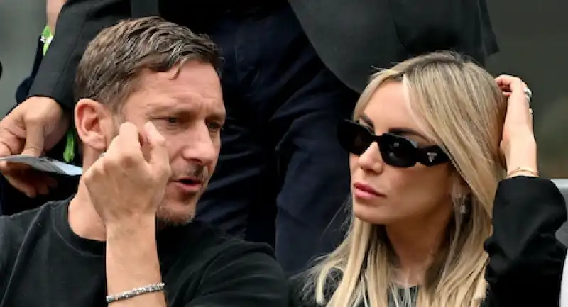 totti e noemi al foro a vedere alcaraz