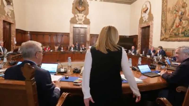 video di giorgia meloni sul decreto lavoro 9