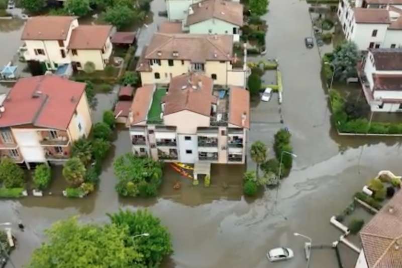 viveri consegnati in canoa in emilia romagna 1