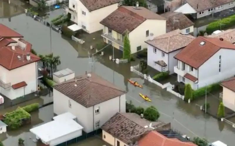 viveri consegnati in canoa in emilia romagna 5