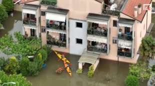 viveri consegnati in canoa in emilia romagna 7