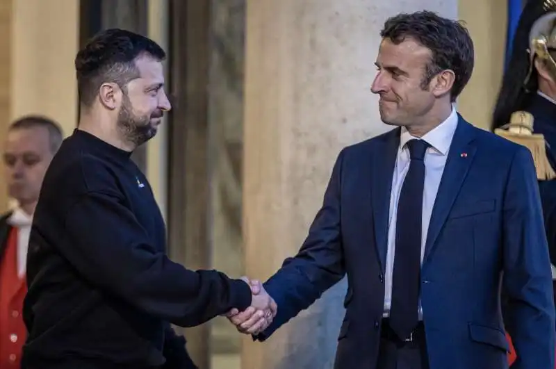 volodymyr zelensky con emmanuel macron a parigi   9