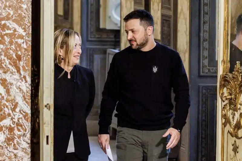 volodymyr zelensky e giorgia meloni  a palazzo chigi   4