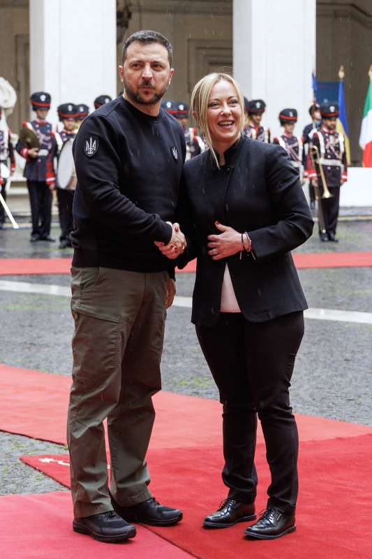 volodymyr zelensky e giorgia meloni a palazzo chigi 8