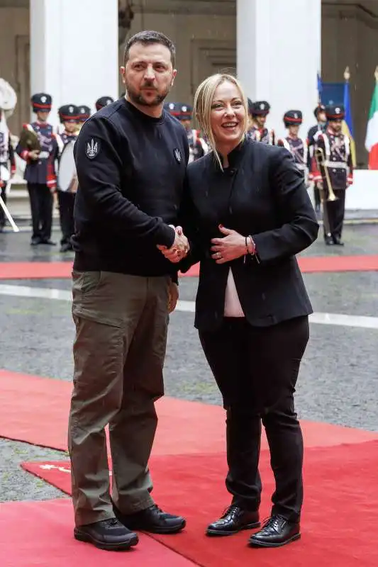 volodymyr zelensky e giorgia meloni  a palazzo chigi   8