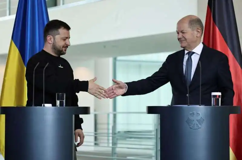 volodymyr zelensky olaf scholz     1