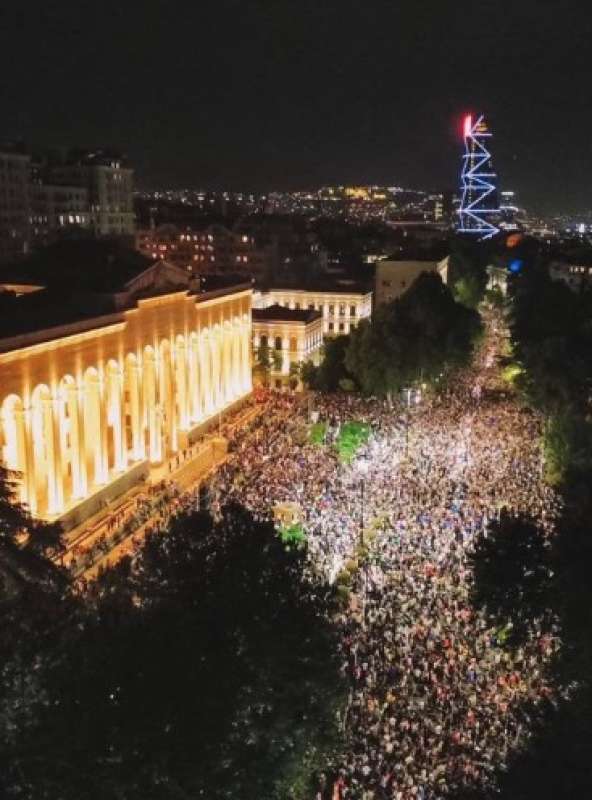 a tbilisi in georgia proteste contro la legge sugli agenti stranieri