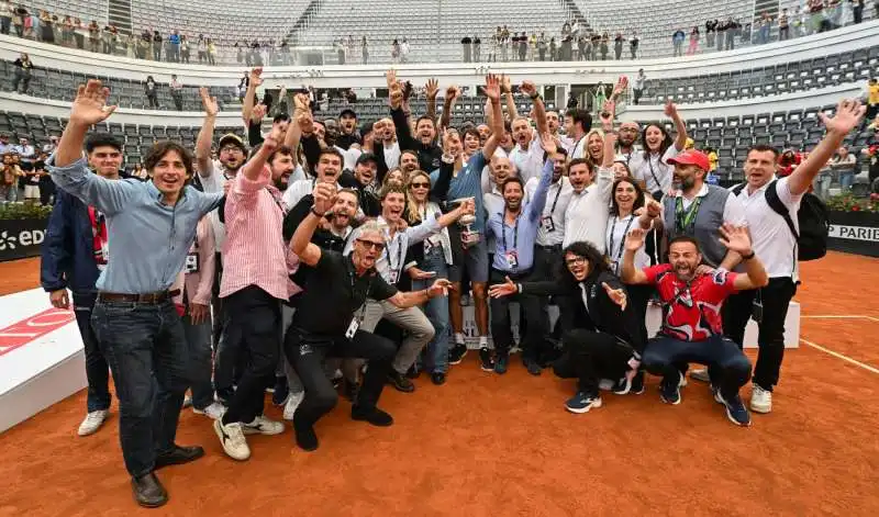 alexander zverev con i ragazzi dell organizzazione  foto  gobbi gmt 330