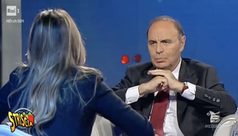 bruno vespa fa il marpione con maria elena boschi striscia la notizia 2