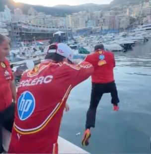 charles leclerc spinge in acqua frederic vasseur 2