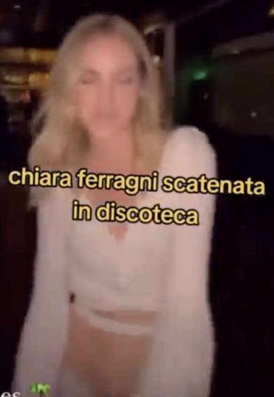 chiara ferragni in discoteca 2