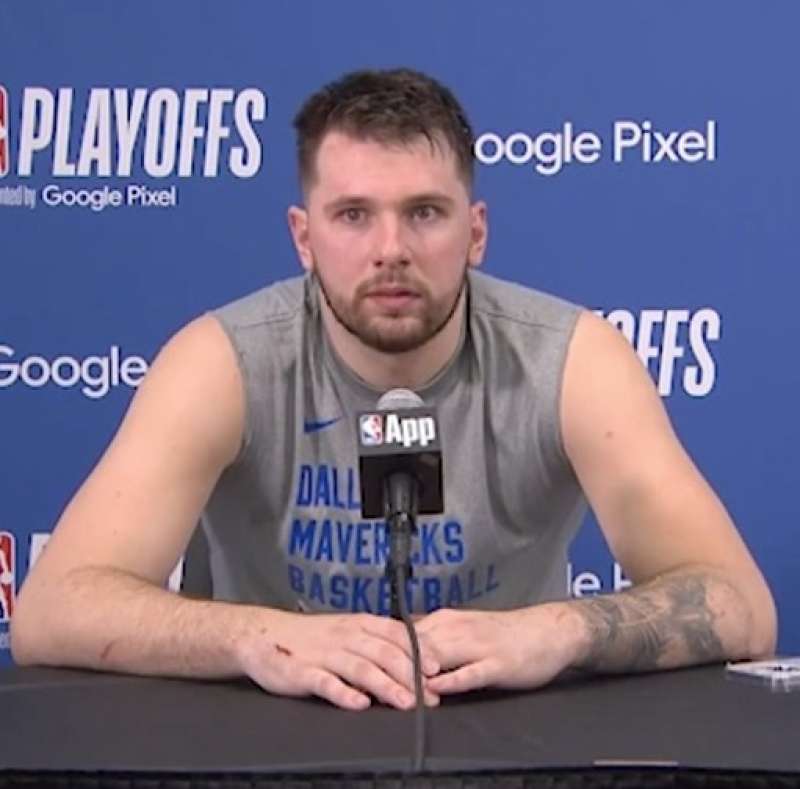 conferenza stampa di luka doncic interrotta da video porno