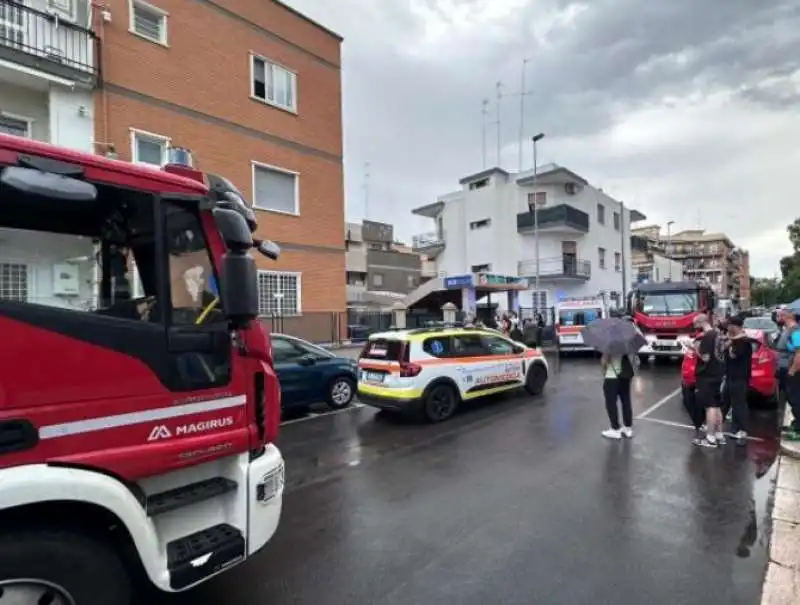 CROLLA IL CONTROSOFFITTO DI UNA PISCINA A BARI 