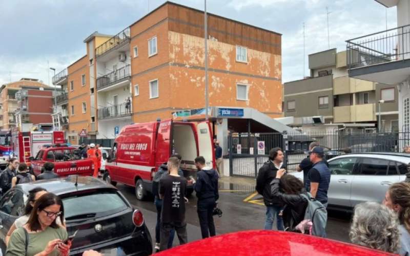 CROLLA IL CONTROSOFFITTO DI UNA PISCINA A BARI