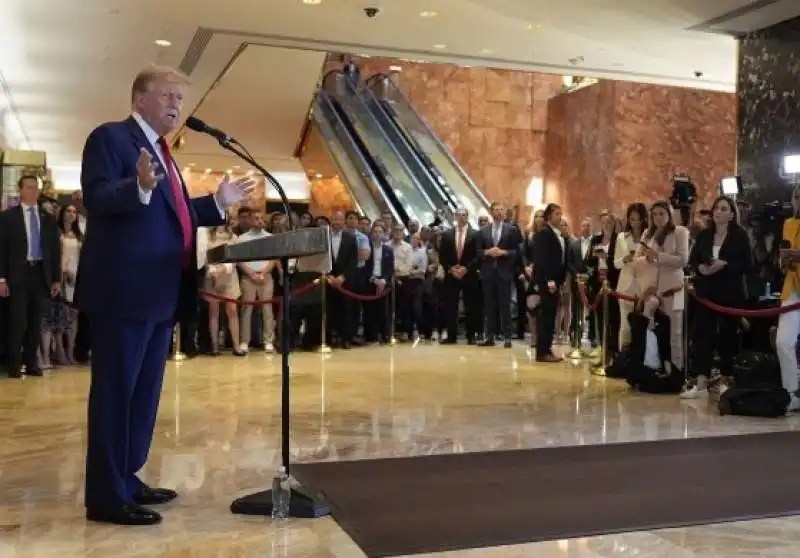 DONALD TRUMP PARLA DALLA TRUMP TOWER DI NEW YORK 1