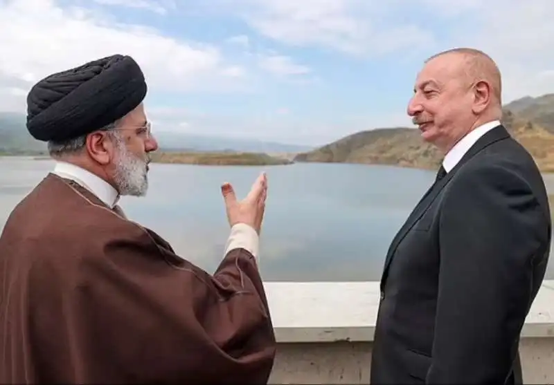 ebrahim raisi con il presidente azero ilham aliyev