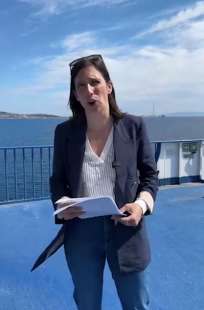 elly schlein attraversa lo stretto di messina 7