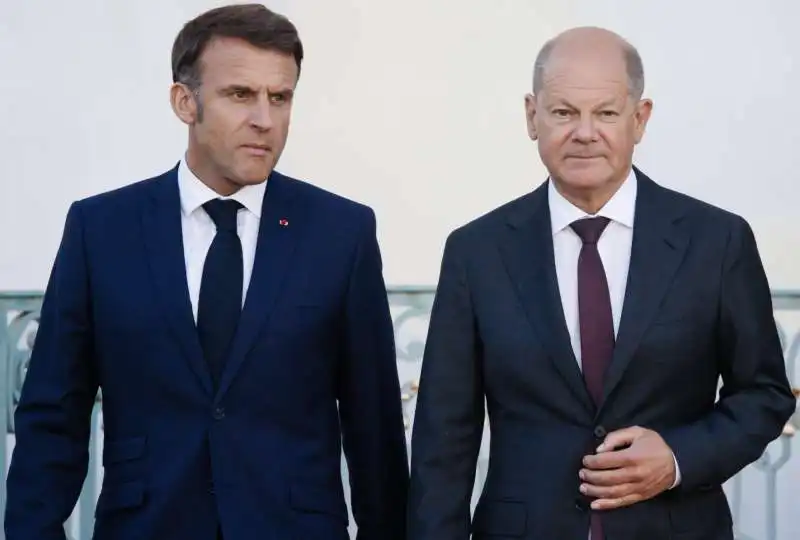 emmanuel macron   olaf scholz  