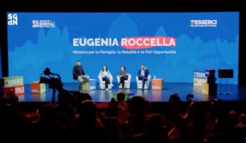 eugenia roccella contestata agli stati generali della natalita 8