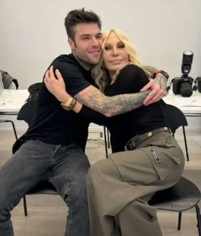 fedez donatella versace