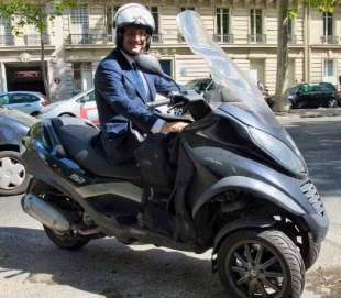 FRANC?OIS HOLLANDE IN SCOOTER