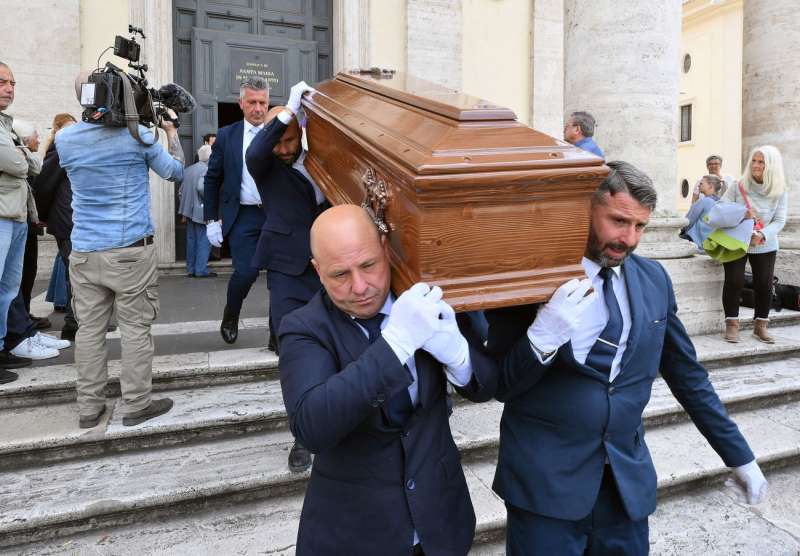 funerali luciano di bacco foto mezzelani gmt25