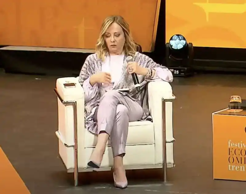 giorgia meloni al festival dell economia di trento   8