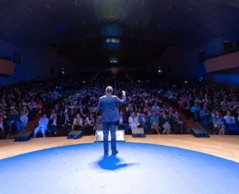 giuseppe conte a teatro 1