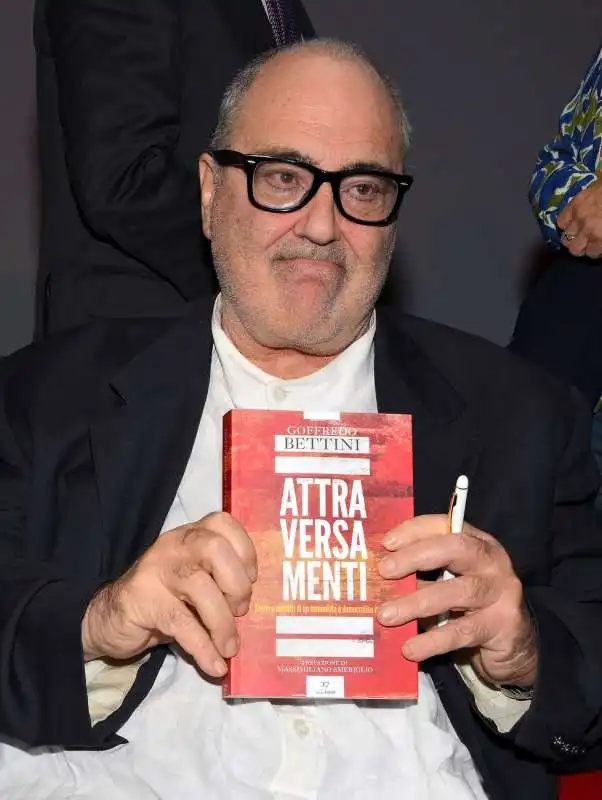 goffredo bettini con il suo libro   foto mezzelani gmt027