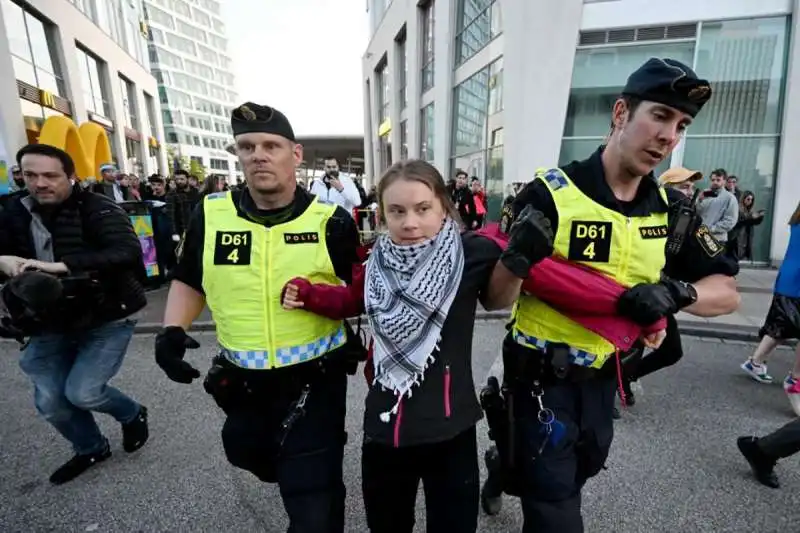 greta thunberg arrestata per proteste fuori eurovision