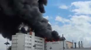 incendio in una fabbrica di berlino