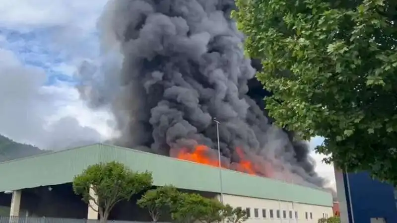 INCENDIO NELLO STABILIMENTO ALPITRONIC A BOLZANO 