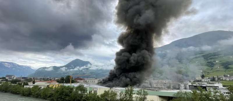 INCENDIO NELLO STABILIMENTO ALPITRONIC A BOLZANO